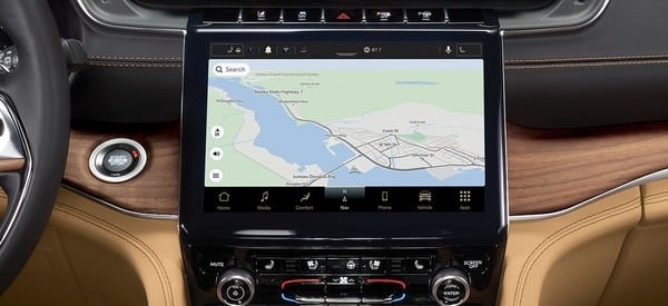 Écran tactile du Grand Cherokee 2024