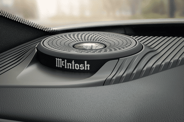 Haut-parleur premium McIntosh intégré au tableau de bord